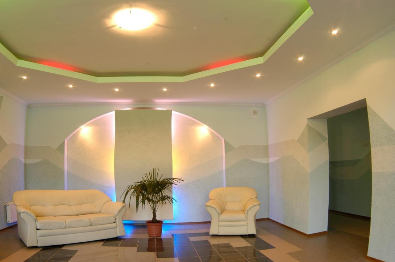 Malyvo Hotel Dilyatyn الغرفة الصورة