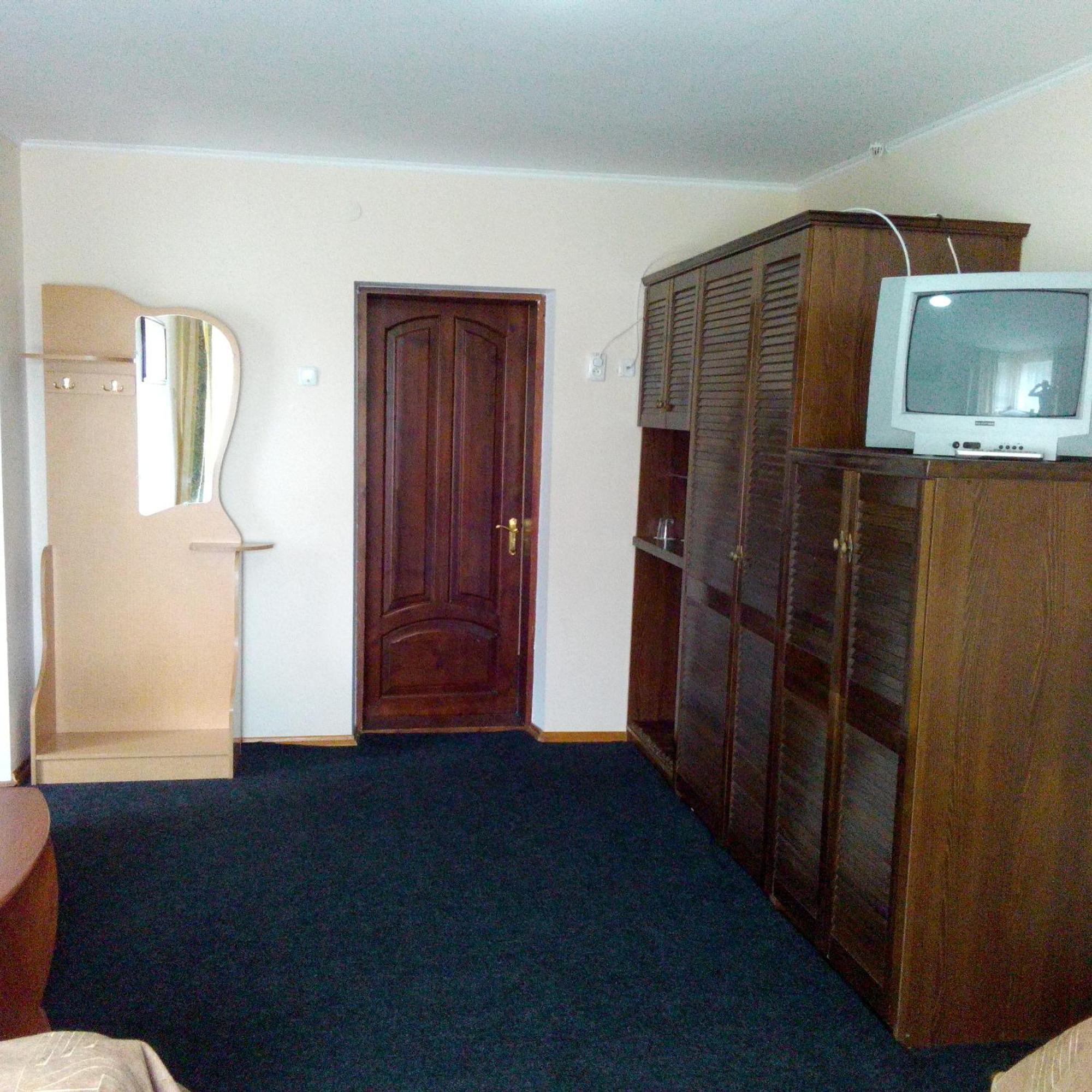 Malyvo Hotel Dilyatyn الغرفة الصورة